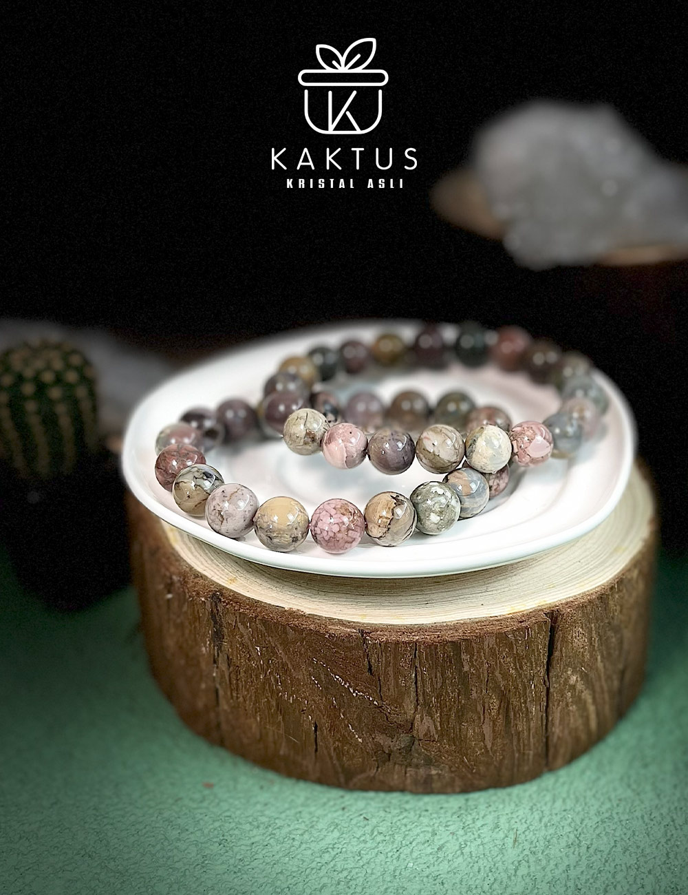 阿拉善玛瑙 Alashan Agate Associated with Root Chakra provides grounding, strength, and security. While Sacral Chakra balances emotions and promotes creativity