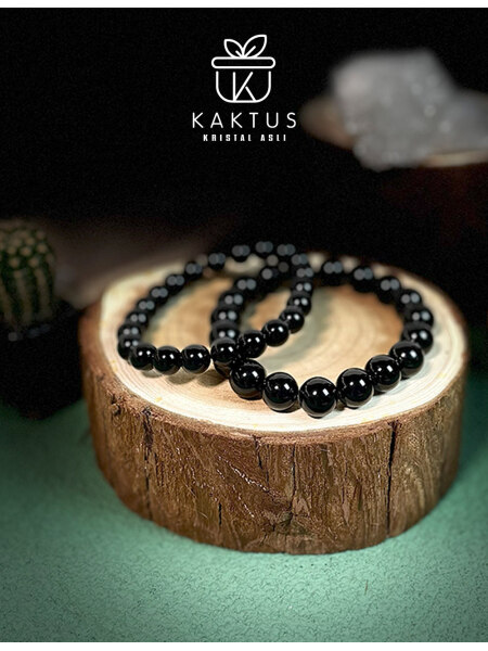 黑碧玺手链 Black Tourmaline protects the aura from toxic energy and psychic disturbances. It transforms negative vibrations into positive energy, bringing calm and resilience in challenging times. It supports emotional stability, mental clarity, and strengthens the connection between body and spirit. Kaktus Kristal Malaysia Crystal Shop