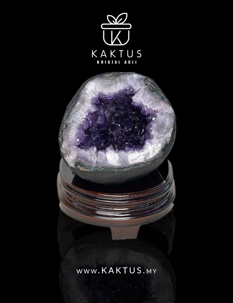 Uruguayan Amethyst Geode – Natural Crystal for Calm Energy and Spiritual Clarity