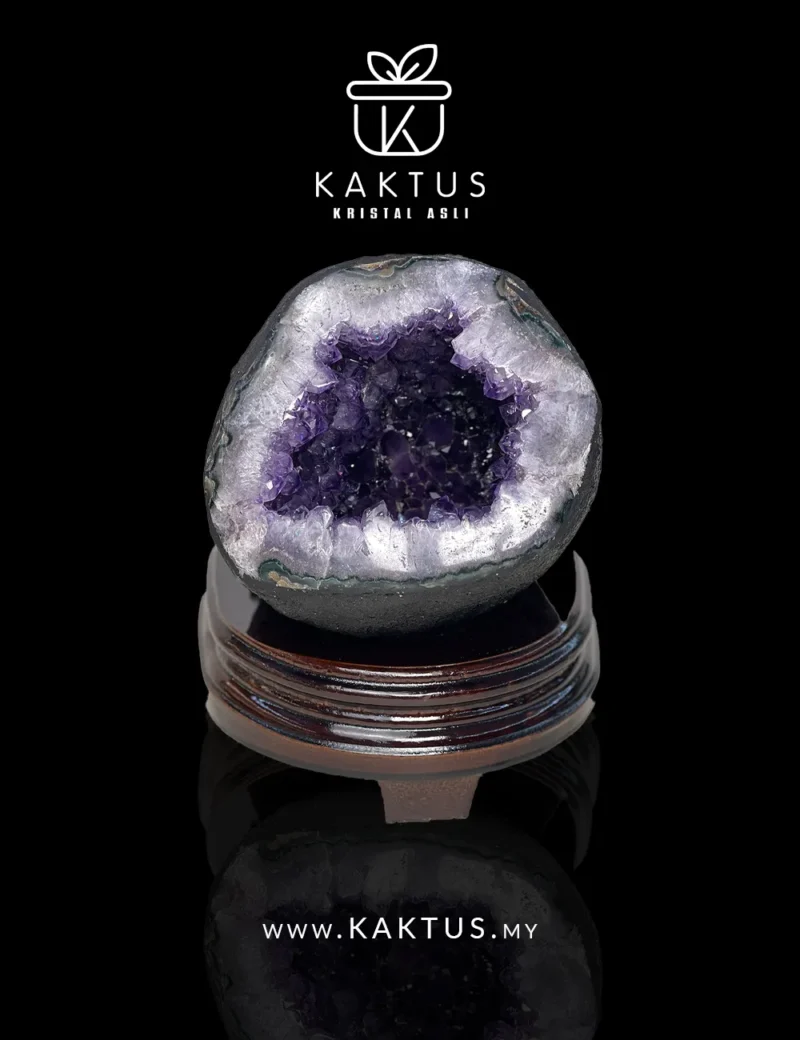Uruguayan Amethyst Geode Cluster – Deep Purple Crystal for Mindfulness and Renewal